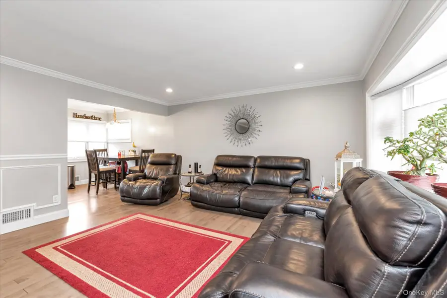 5 Wilfred Boulevard, Hicksville, NY 11801 - Image #3