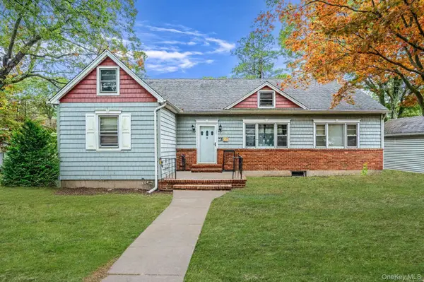 34 Rose Court, Smithtown, NY 11787