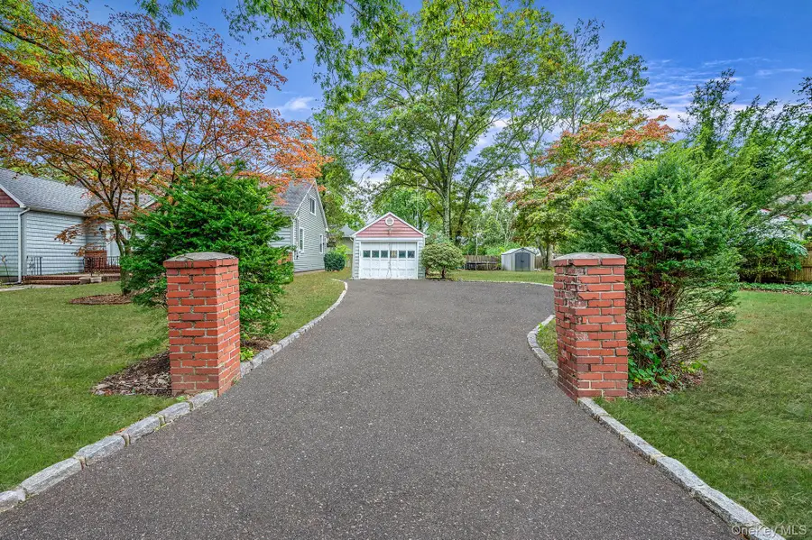 34 Rose Court, Smithtown, NY 11787 - Image #2