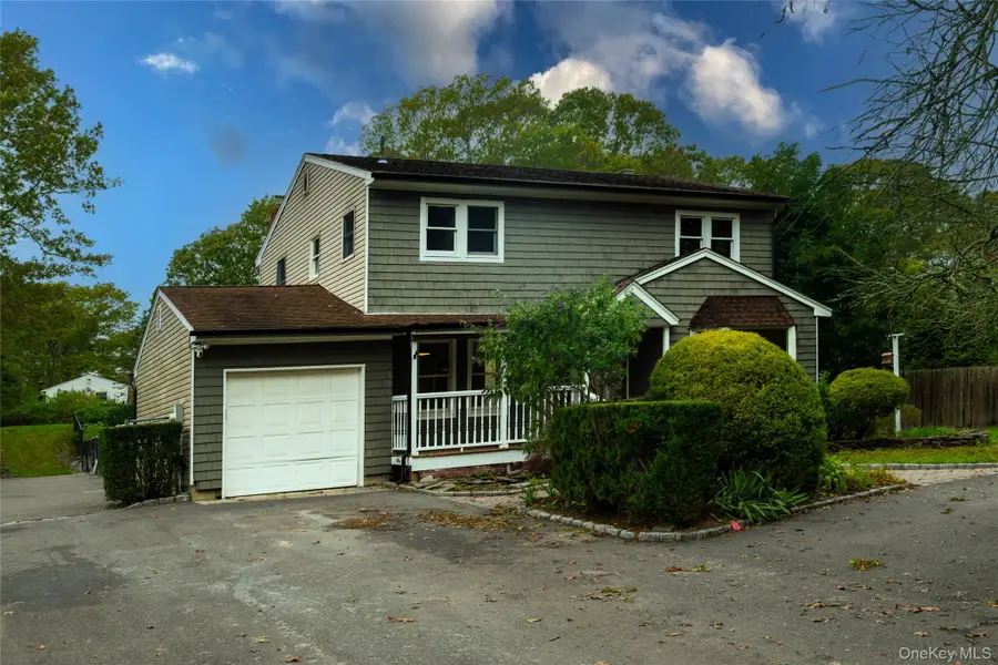 561 Birch Hollow Drive, Shirley, NY 11967 - Image #2