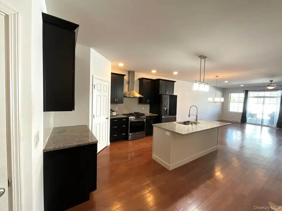 38 Stacey Way, Troy, NY 12180 - Image #2