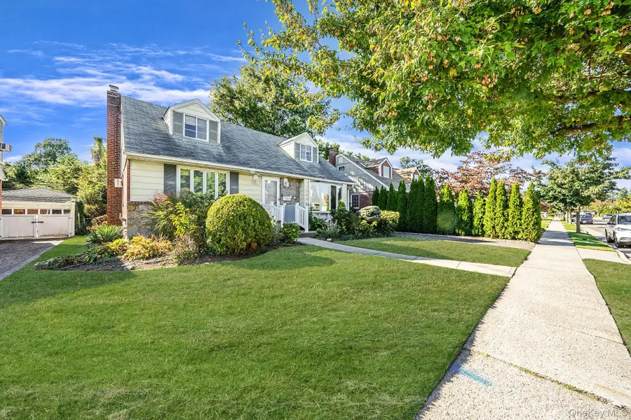 43 Shortridge Drive, Mineola, NY 11501 - Image #2