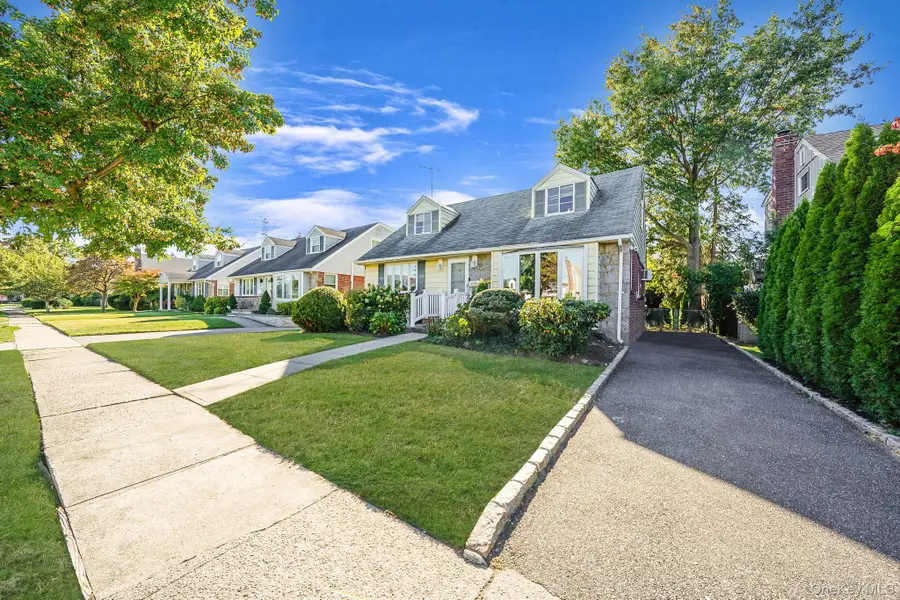 43 Shortridge Drive, Mineola, NY 11501 - Image #3