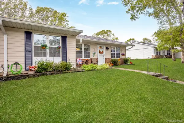 412B Weymouth Court, Ridge, NY 11961