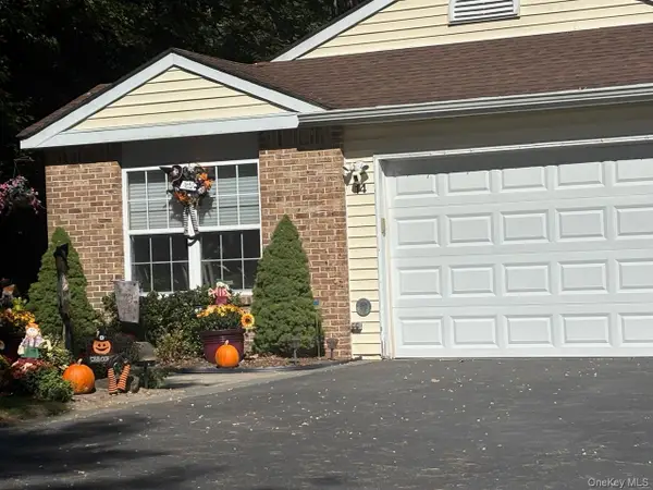 14 Chipmunk Trail, Coram, NY 11727