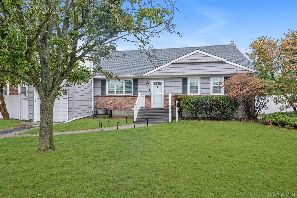 35 Burling Lane S, West Islip, NY 11795 - Image #1