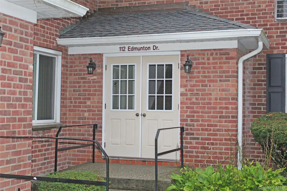 112 Edmunton Drive #C4, North Babylon, NY 11703 - Image #1