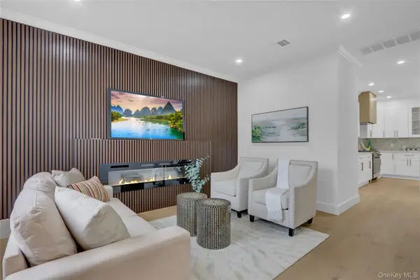 126 Rim Lane, Hicksville, NY 11801