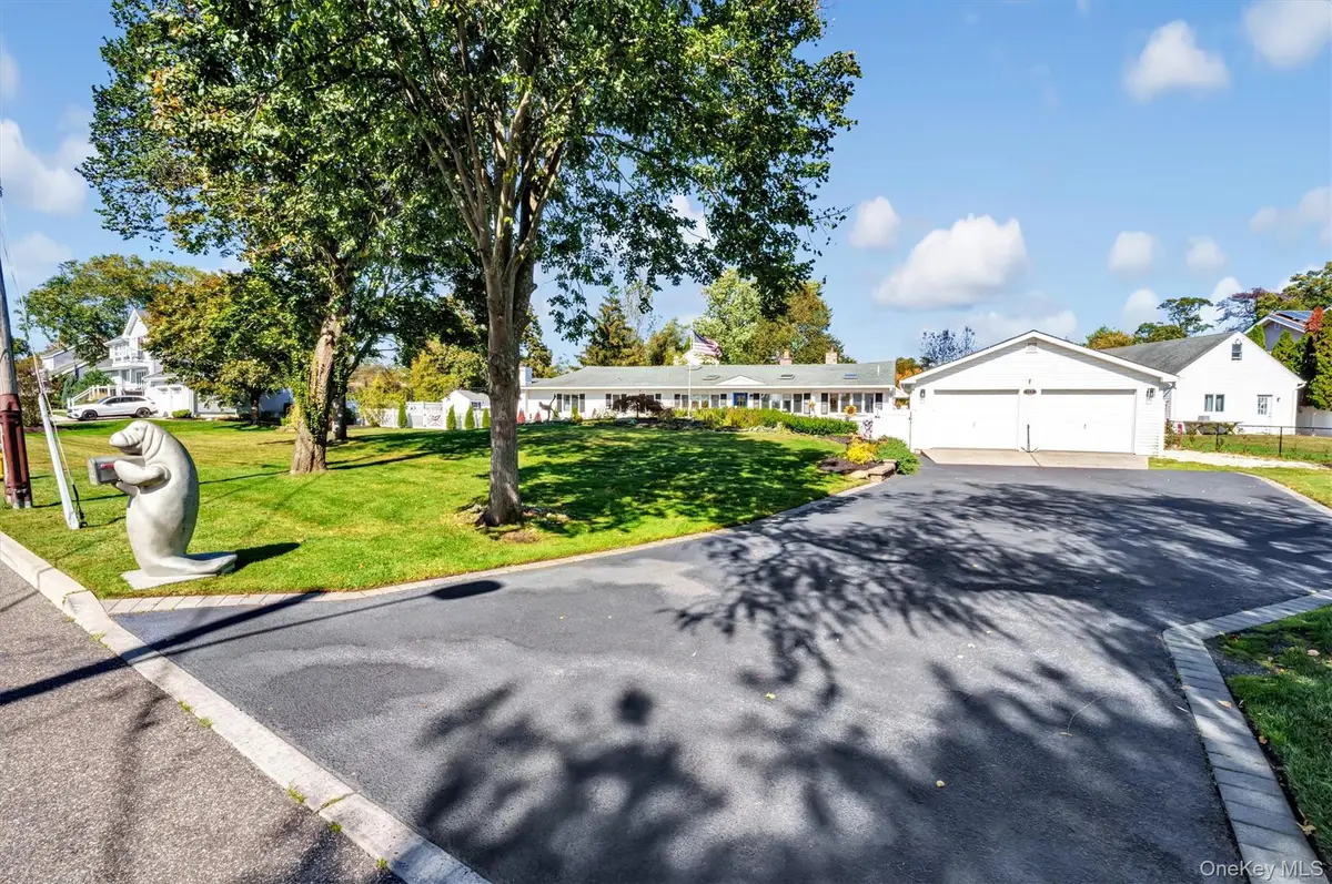 117 Middlesex Avenue, Oakdale, NY 11769 - Image #1