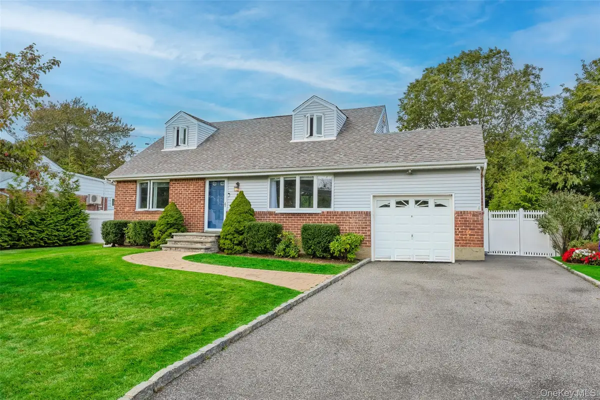 8 Ellsworth Place, East Northport, NY 11731 - Image #1