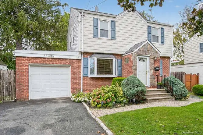 453 Andrews Road, Mineola, NY 11501 - Image #2