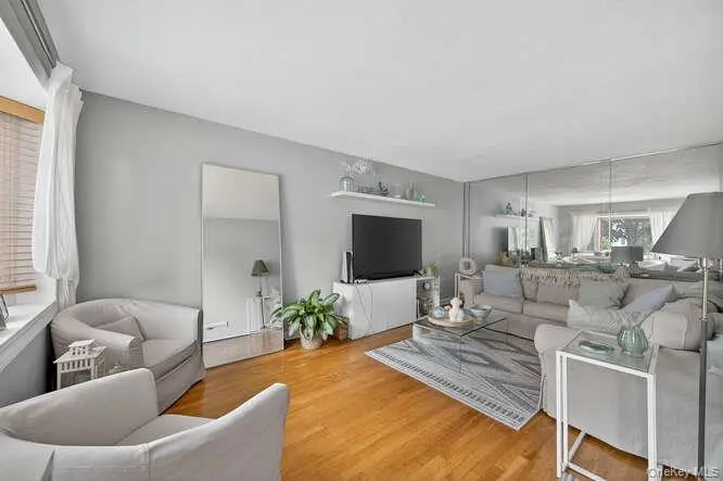 453 Andrews Road, Mineola, NY 11501 - Image #3