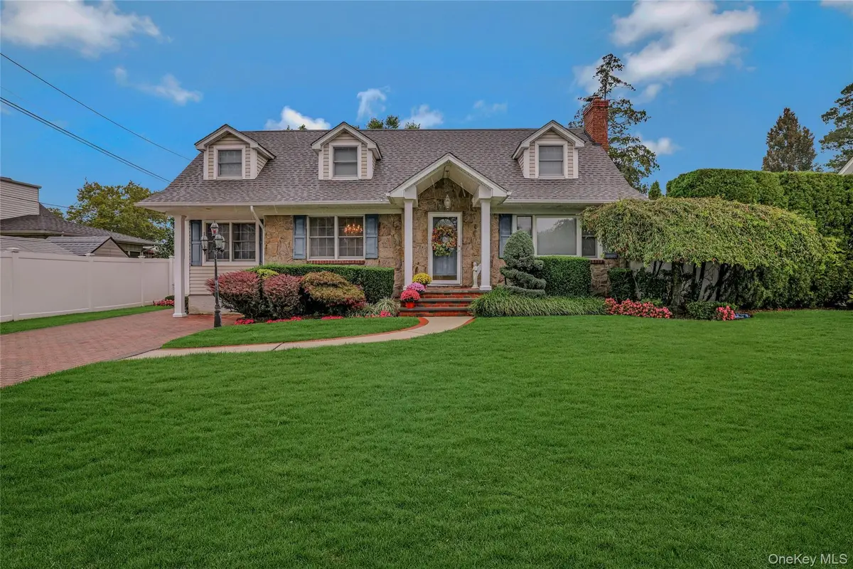 45 Manchester Street, Westbury, NY 11590 - Image #1