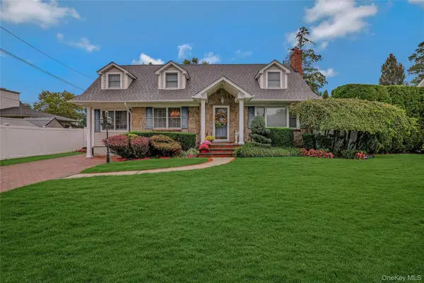 45 Manchester Street, Westbury, NY 11590