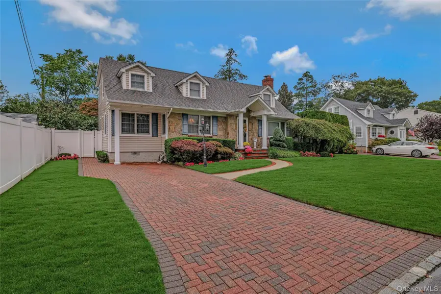 45 Manchester Street, Westbury, NY 11590 - Image #2