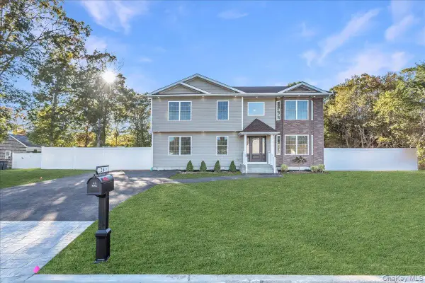 26 Gabon Lane, Coram, NY 11727