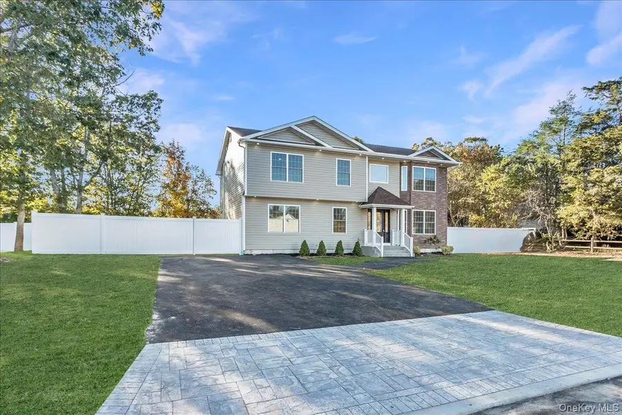 26 Gabon Lane, Coram, NY 11727 - Image #2