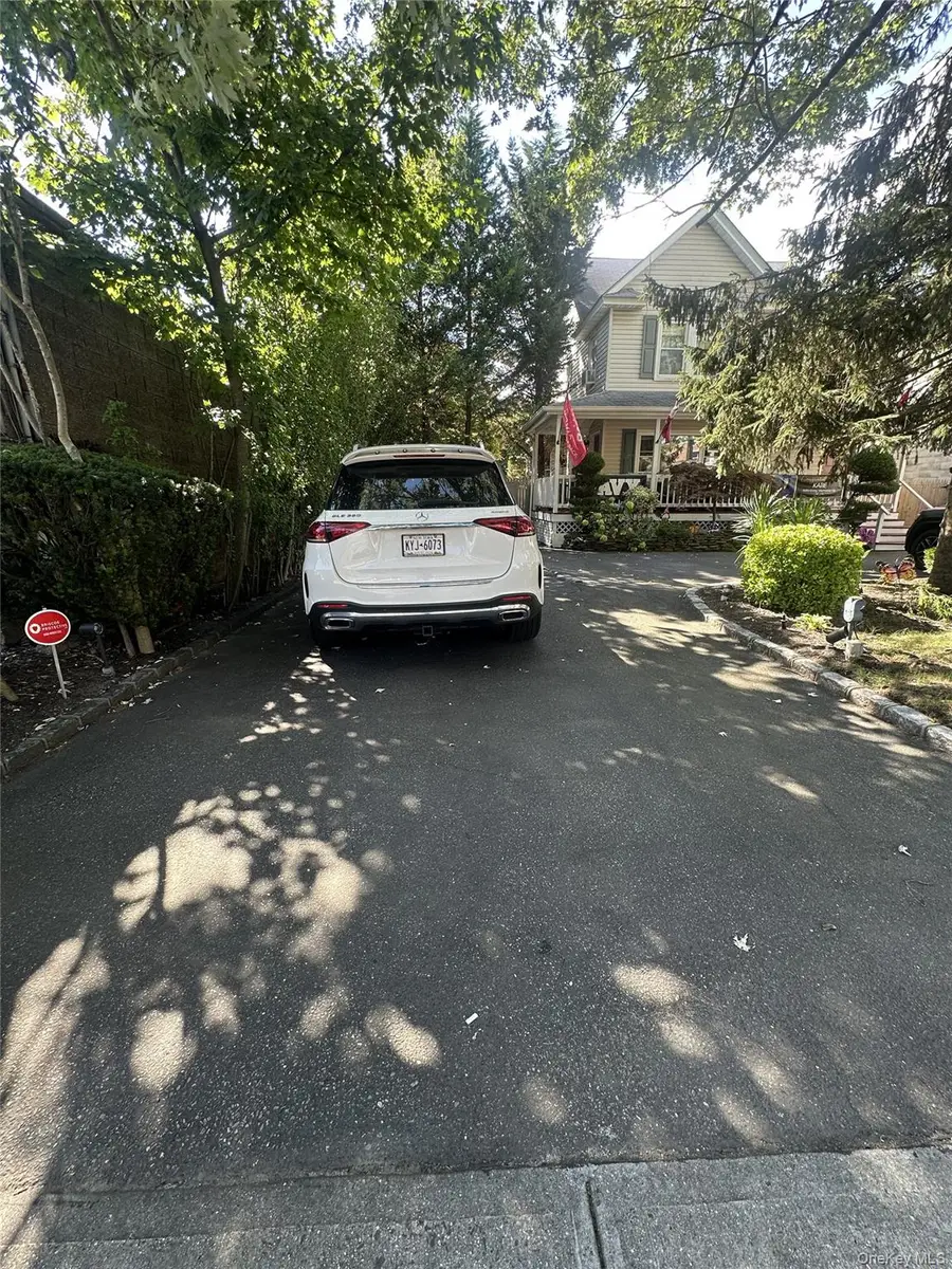 2094 Wantagh Avenue, Wantagh, NY 11793 - Image #2