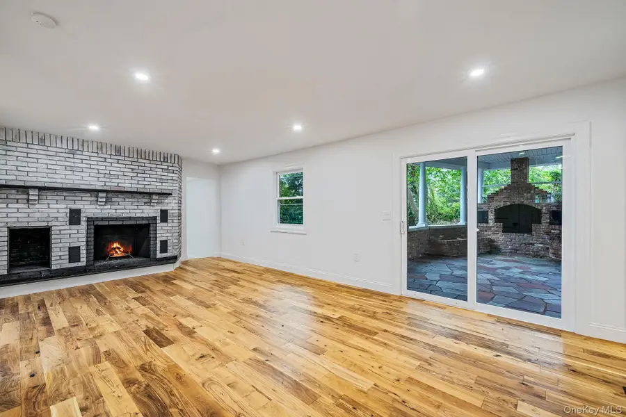 6 Connetquot Drive, Oakdale, NY 11769 - Image #3