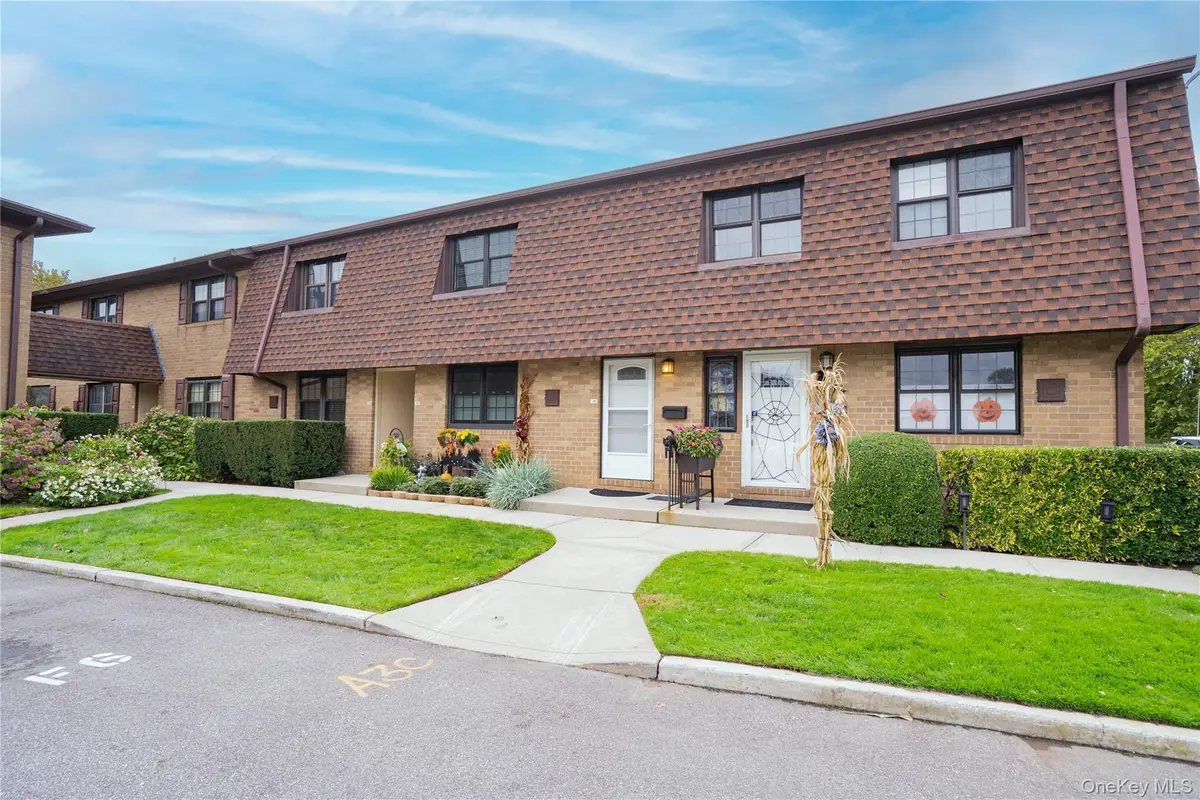 211 Mariners Way, Copiague, NY 11726 - Image #1