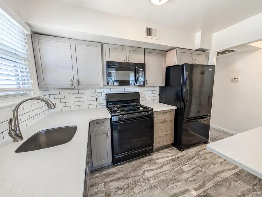 73 Rocky Point Yaphank Rd #106, Rocky Point, NY 11778 - Image #3