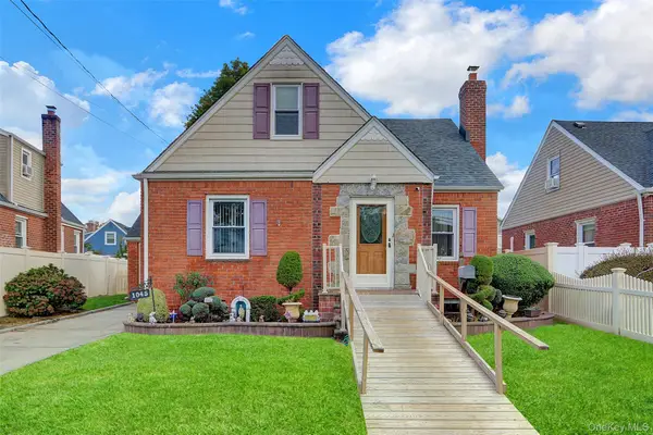 1045 Cathedral Avenue, Franklin Square, NY 11010