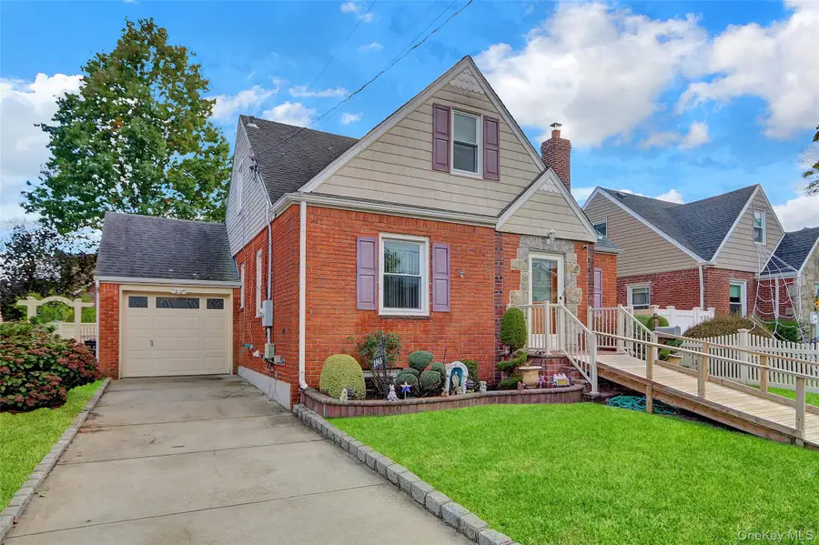 1045 Cathedral Avenue, Franklin Square, NY 11010 - Image #3