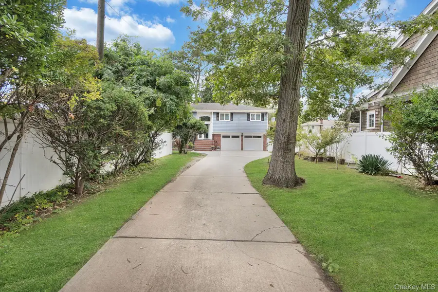 978 Little Whaleneck Road, North Merrick, NY 11566 - Image #2