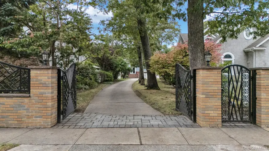 978 Little Whaleneck Road, North Merrick, NY 11566 - Image #3