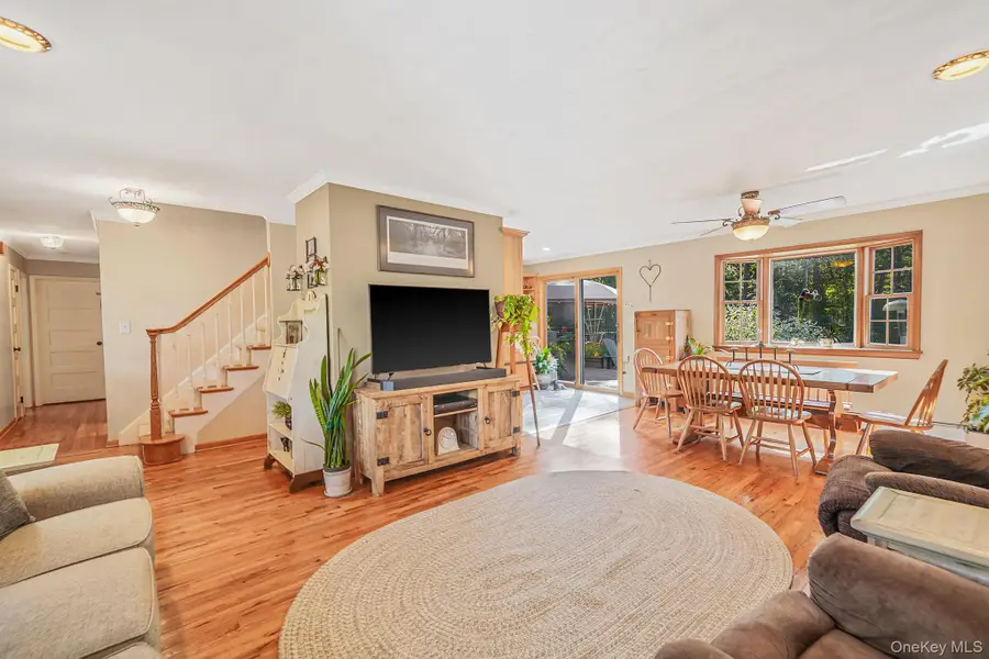 394 Cedarhurst Street, Islip Terrace, NY 11752 - Image #3