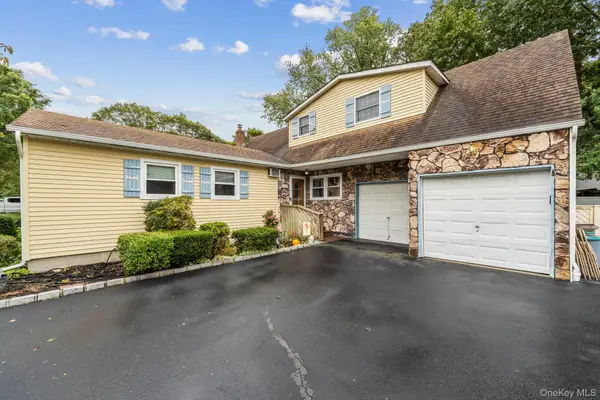 438 Lillian Boulevard, Holbrook, NY 11741