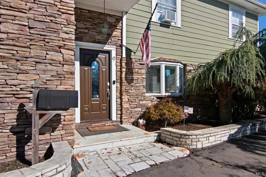 9 Coral Court, Malverne, NY 11565 - Image #3