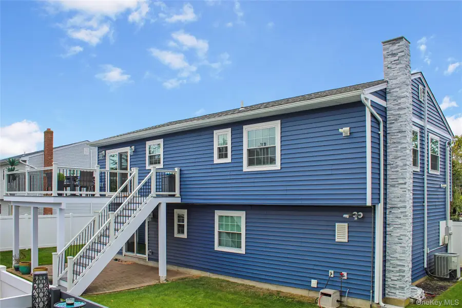 125 Spruce Street, Lindenhurst, NY 11757 - Image #3