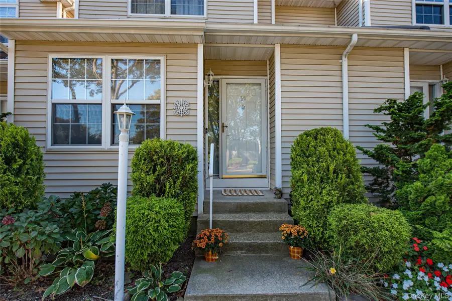 14 Heckscher Spur Drive, East Islip, NY 11730 - Image #2