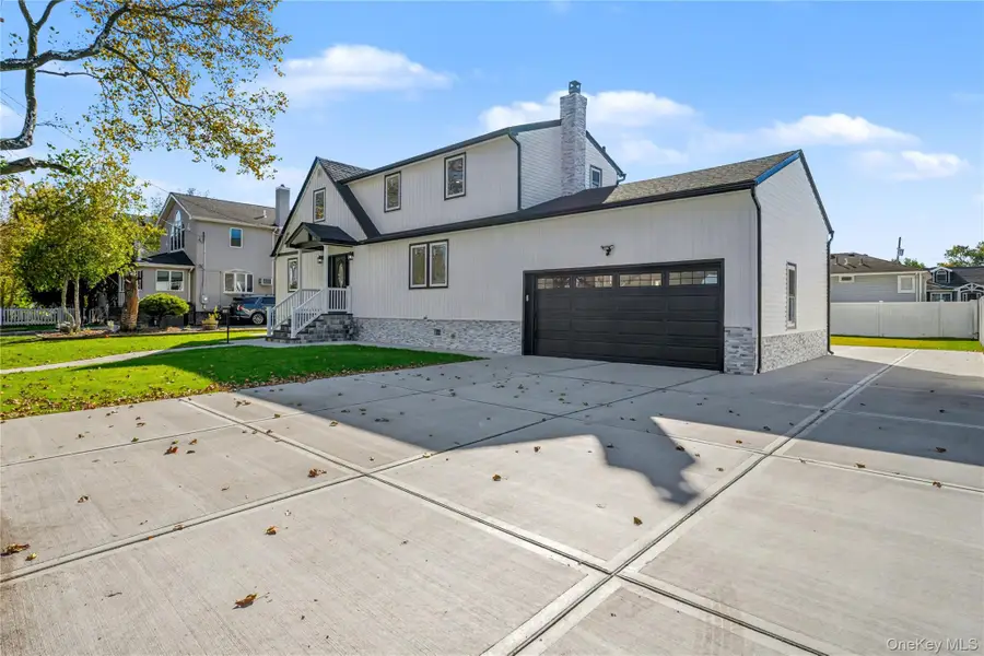 219 Granada Parkway, Lindenhurst, NY 11757 - Image #2