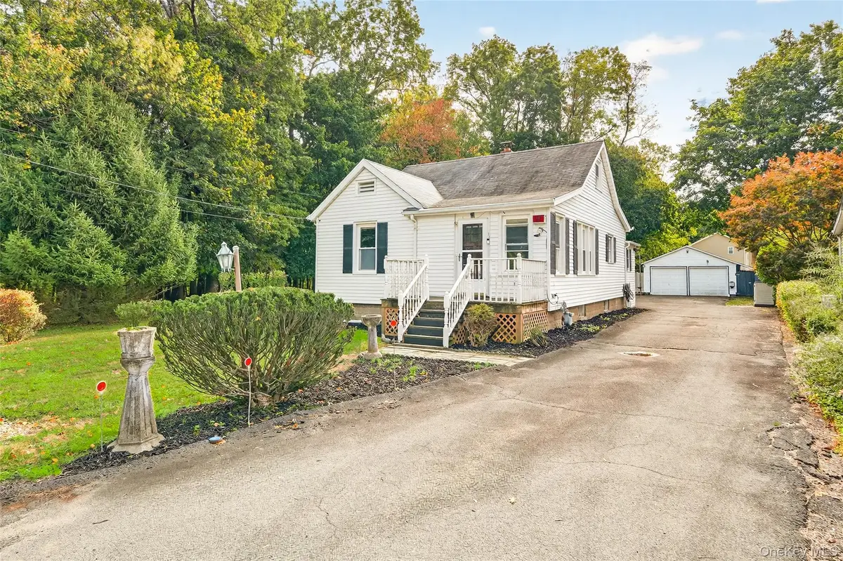 18 Oakwood Road, Bardonia, NY 10954 - Image #1