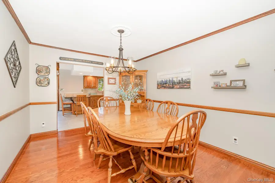 3 Roxbury Lane, Massapequa, NY 11758 - Image #3