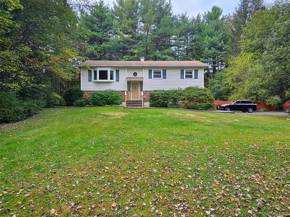 17 Julie Drive, Hopewell Junction, NY 12533 - Image #1