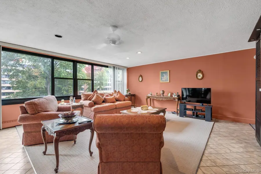 10-01 162 St #4A, Beechhurst, NY 11357 - Image #2