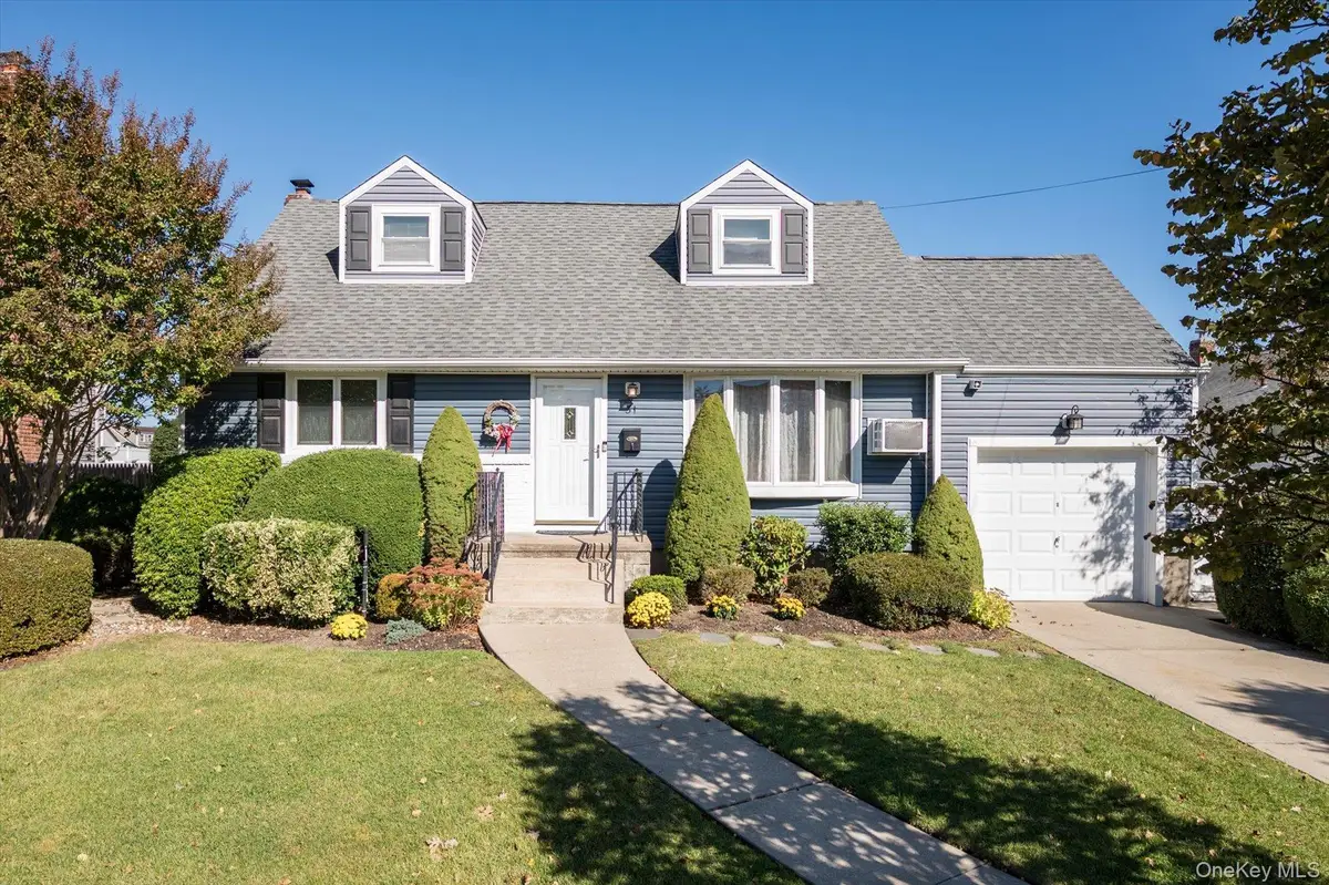 31 Walnut Avenue, South Farmingdale, NY 11735 - Image #1