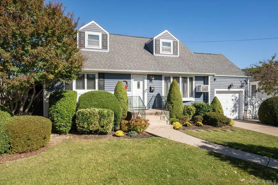 31 Walnut Avenue, South Farmingdale, NY 11735 - Image #2