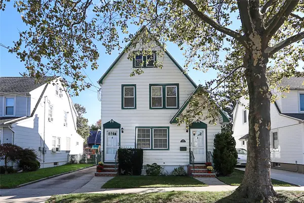 23 Stratford, Williston Park, NY 11596