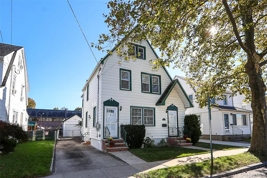 23 Stratford, Williston Park, NY 11596 - Image #2