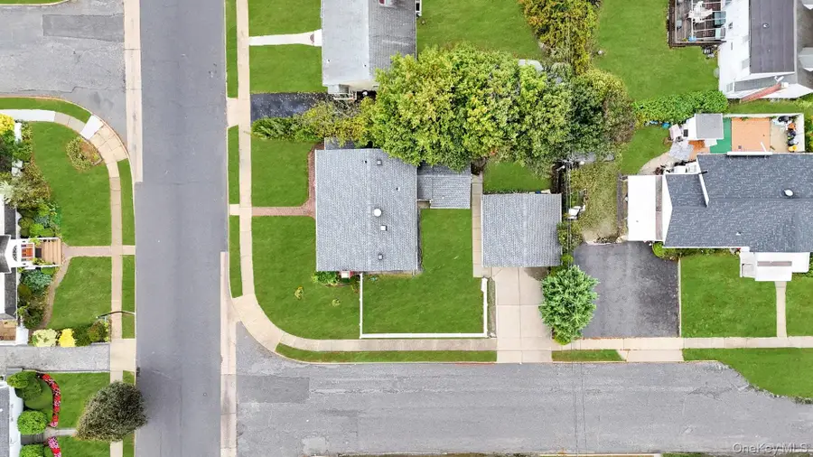 24 Michigan Drive, Hicksville, NY 11801 - Image #2