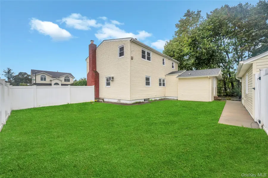 24 Michigan Drive, Hicksville, NY 11801 - Image #3