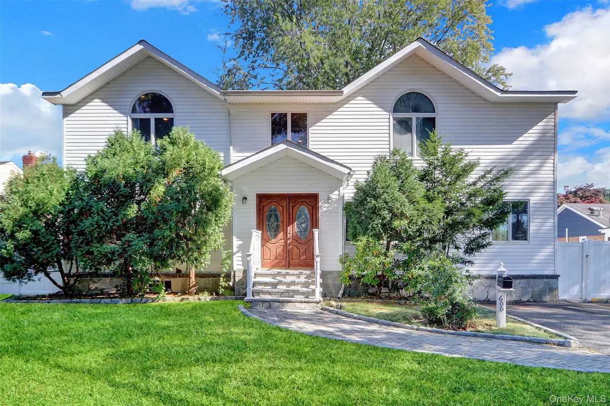 600 Plainview Road, Plainview, NY 11803 - Image #1