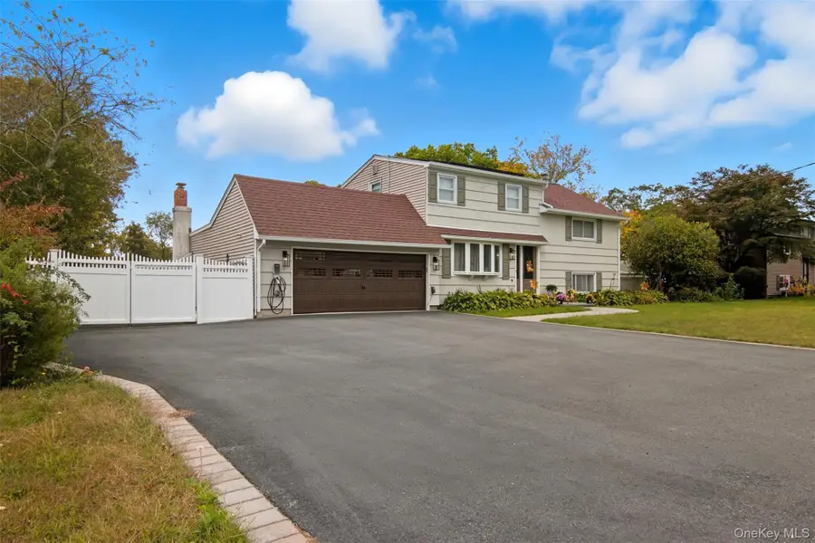 264 Amityville Street, Islip Terrace, NY 11752 - Image #2