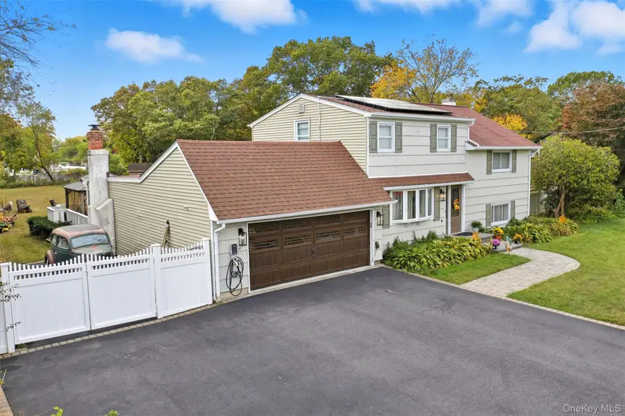 264 Amityville Street, Islip Terrace, NY 11752 - Image #3