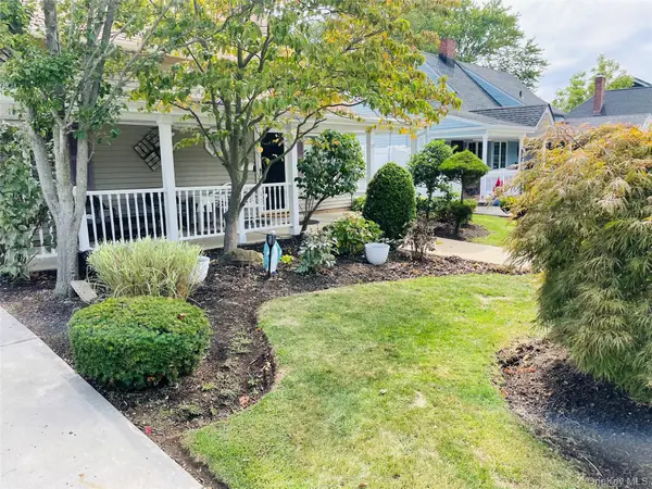 27 Wildflower Lane, Wantagh, NY 11793