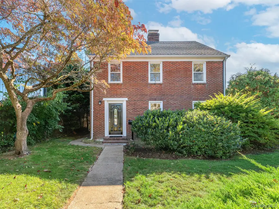 16 Avenue A, Port Washington, NY 11050 - Image #2